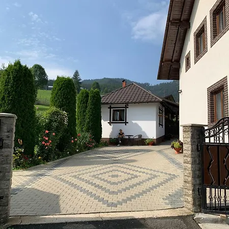 Gazde/Camere de închiriat Casa De Pe *