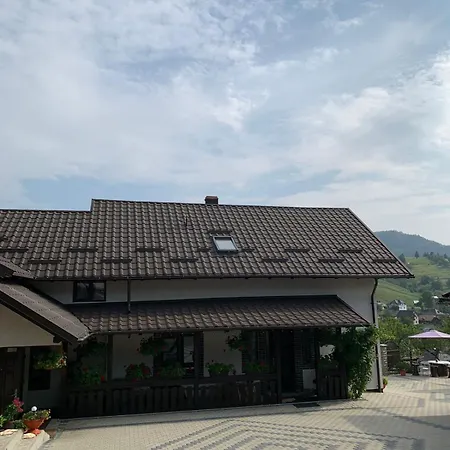 Casa De Pe Sadova (Suceava)